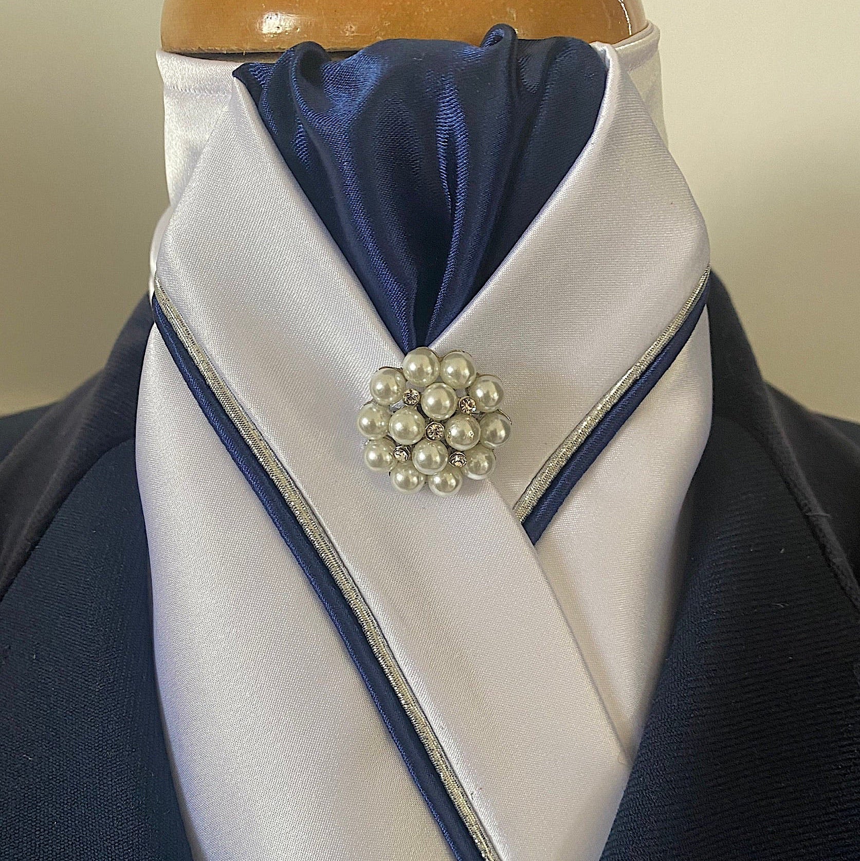 Stock-tie-silver-navy