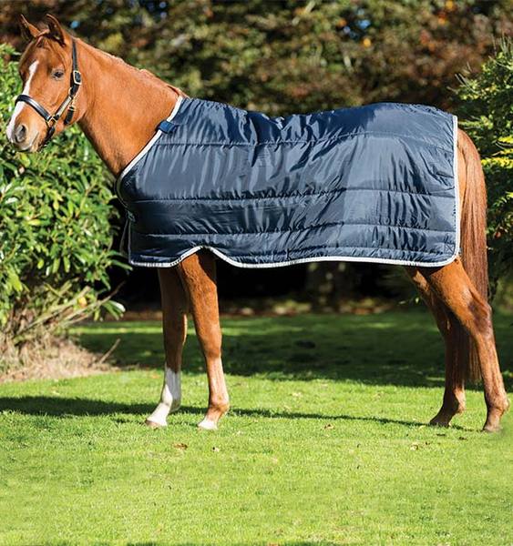 chestnut horse wearing a horseware rug liner